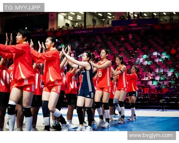 中国女排迎战加拿大队全力争胜展现团队精神与竞技风采 中国女排迎战加拿大队全力争胜展现团队精神与竞技风采